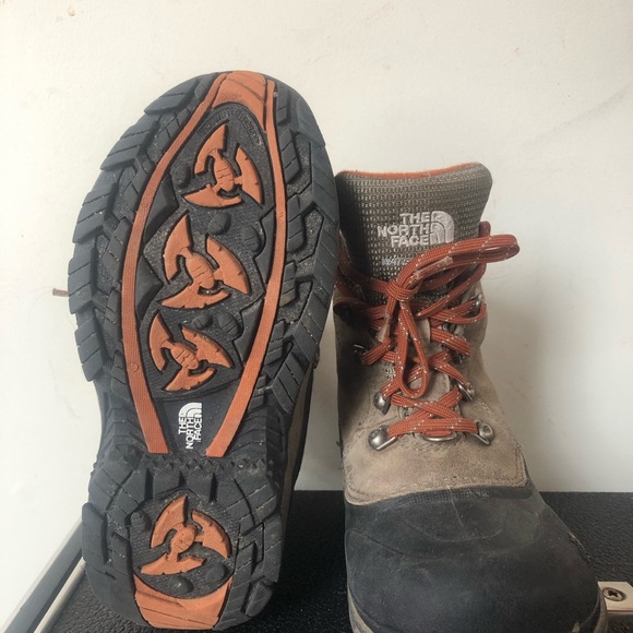 North Face boots - Picture 2 of 4